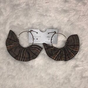 - Womens Brown Plaid Earrings. NEW.